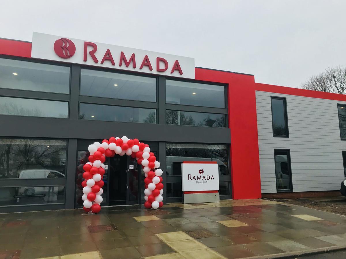 Hotel Ramada Chorley South Exterior foto